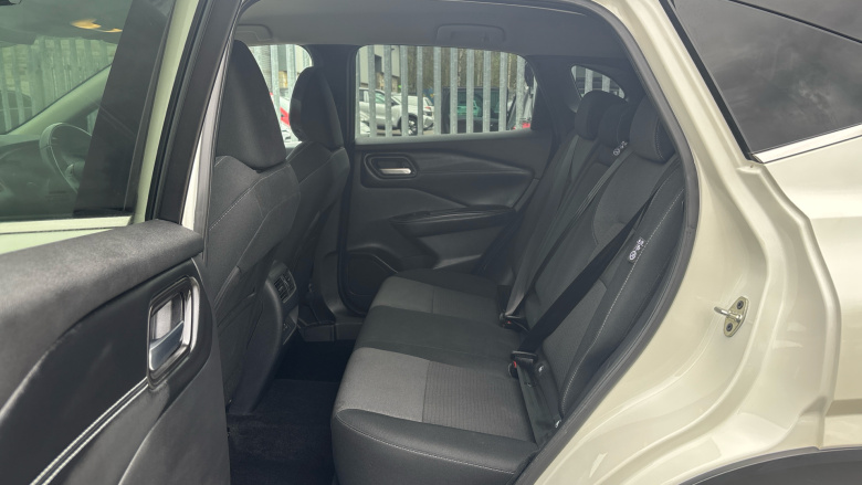 Nissan Qashqai 1.3 DiG-T MH N-Connecta 5dr Petrol Hatchback